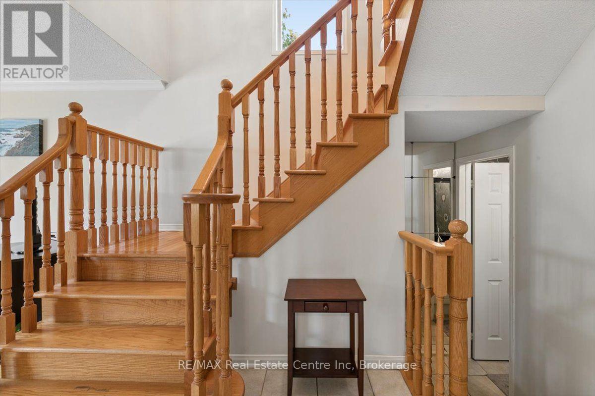2524 Logan Avenue, Oakville, Ontario  L6H 6S2 - Photo 18 - W13813786