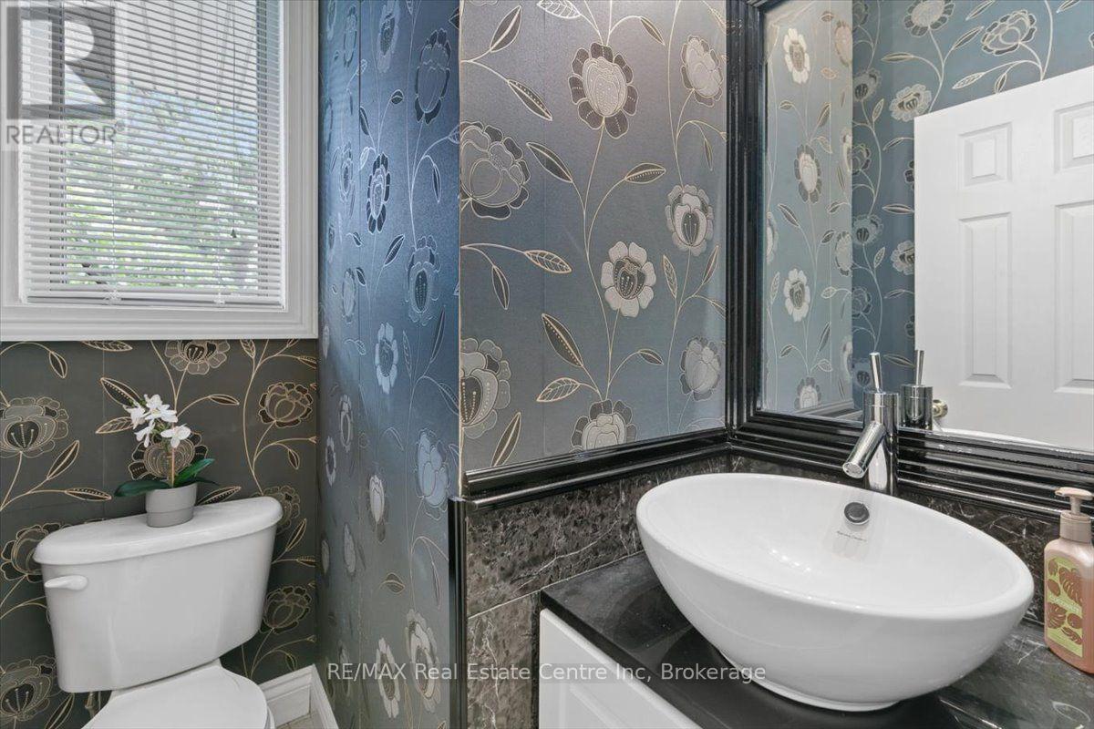 2524 Logan Avenue, Oakville, Ontario  L6H 6S2 - Photo 20 - W13813786
