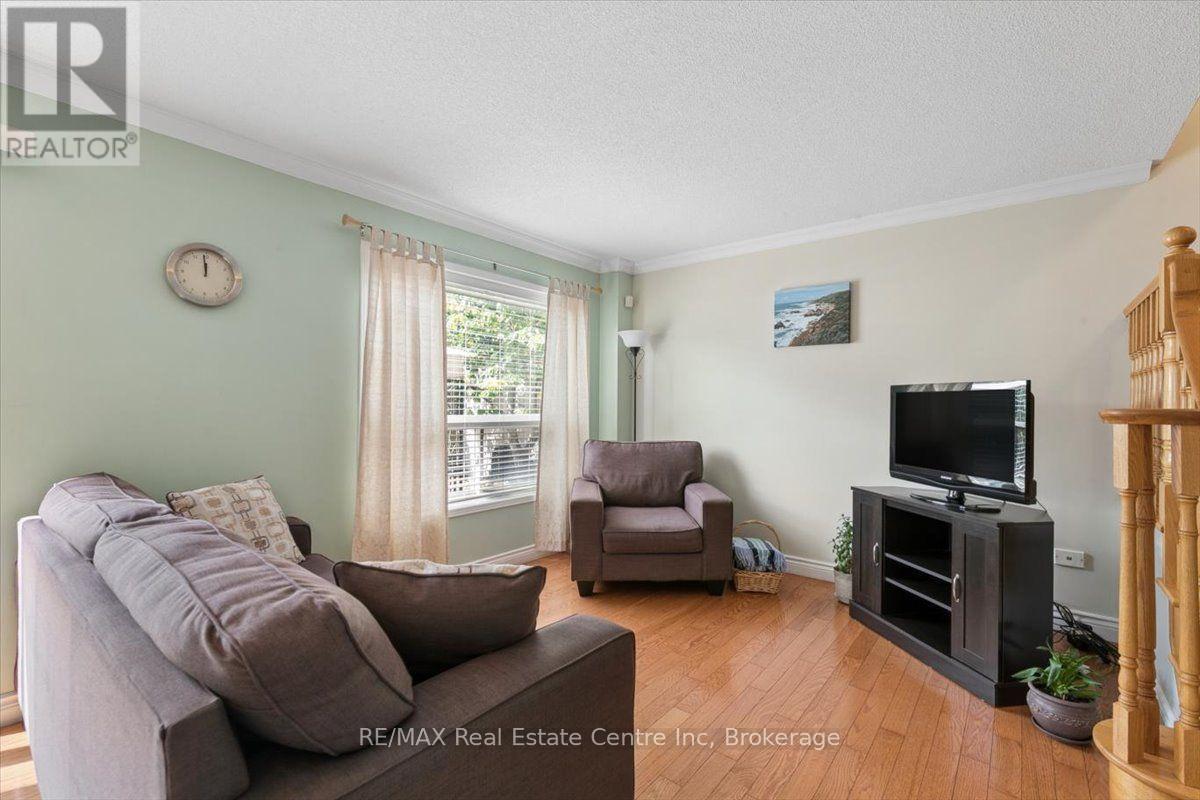 2524 Logan Avenue, Oakville, Ontario  L6H 6S2 - Photo 8 - W13813786