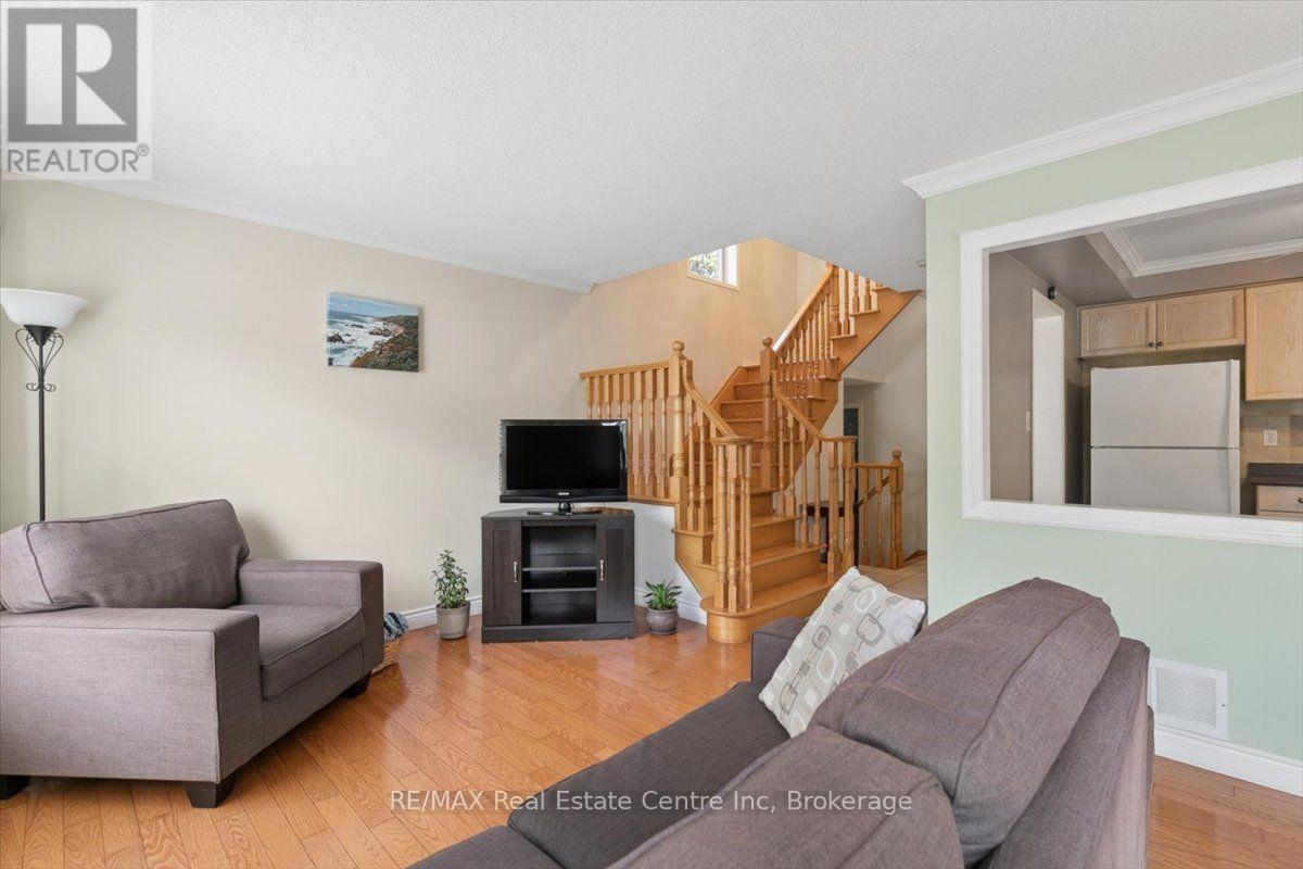 2524 Logan Avenue, Oakville, Ontario  L6H 6S2 - Photo 9 - W13813786