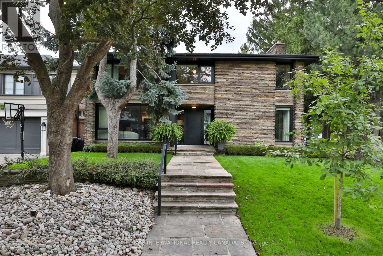 5 Overdale Road, Toronto, Ontario  M6B 3E9 - Photo 2 - C13813604