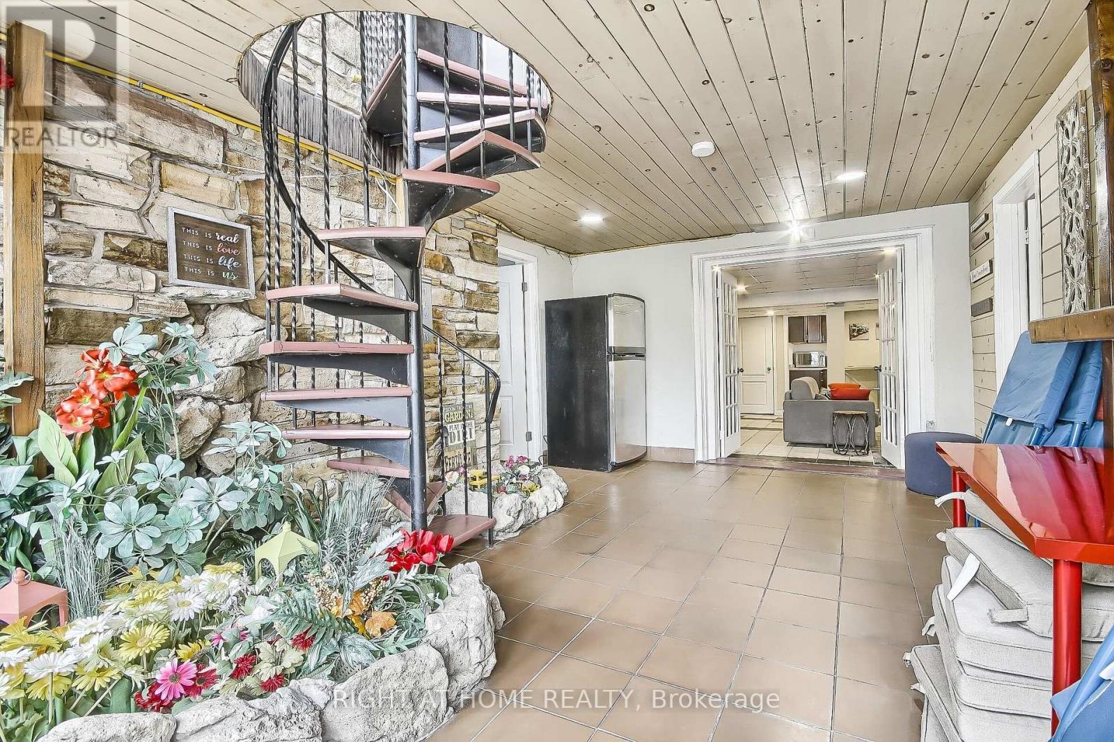 122 Elvaston Drive, Toronto, Ontario  M4A 1N6 - Photo 34 - C13813614