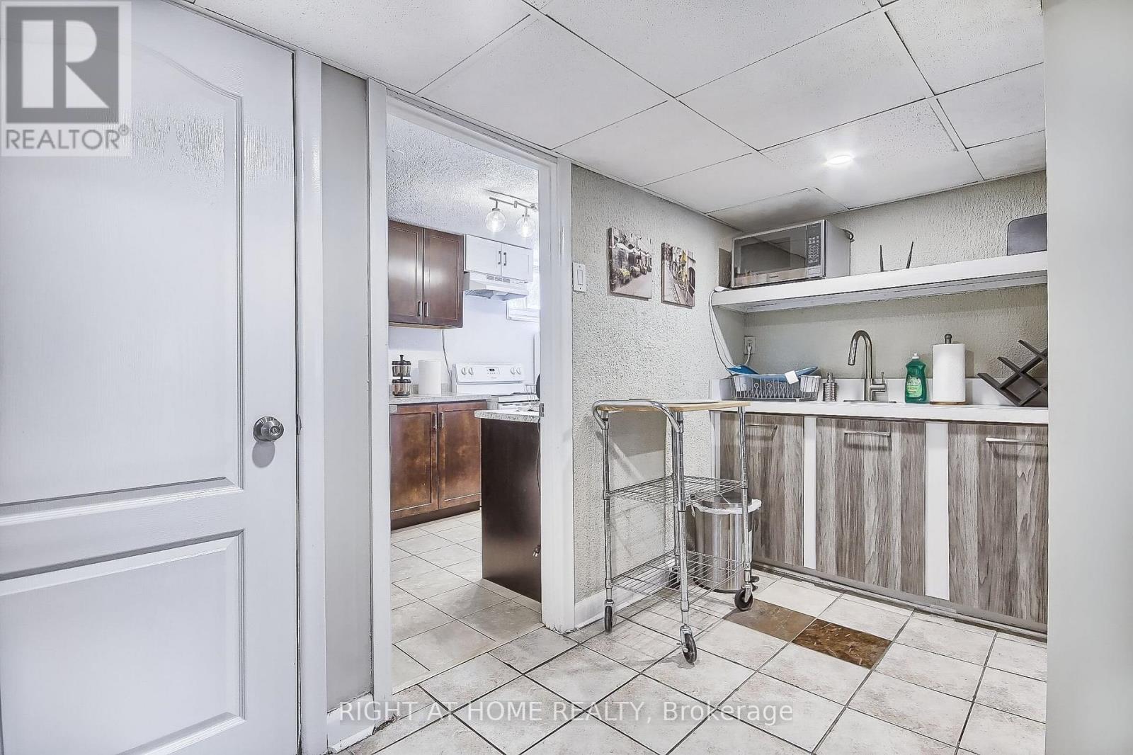 122 Elvaston Drive, Toronto, Ontario  M4A 1N6 - Photo 37 - C13813614