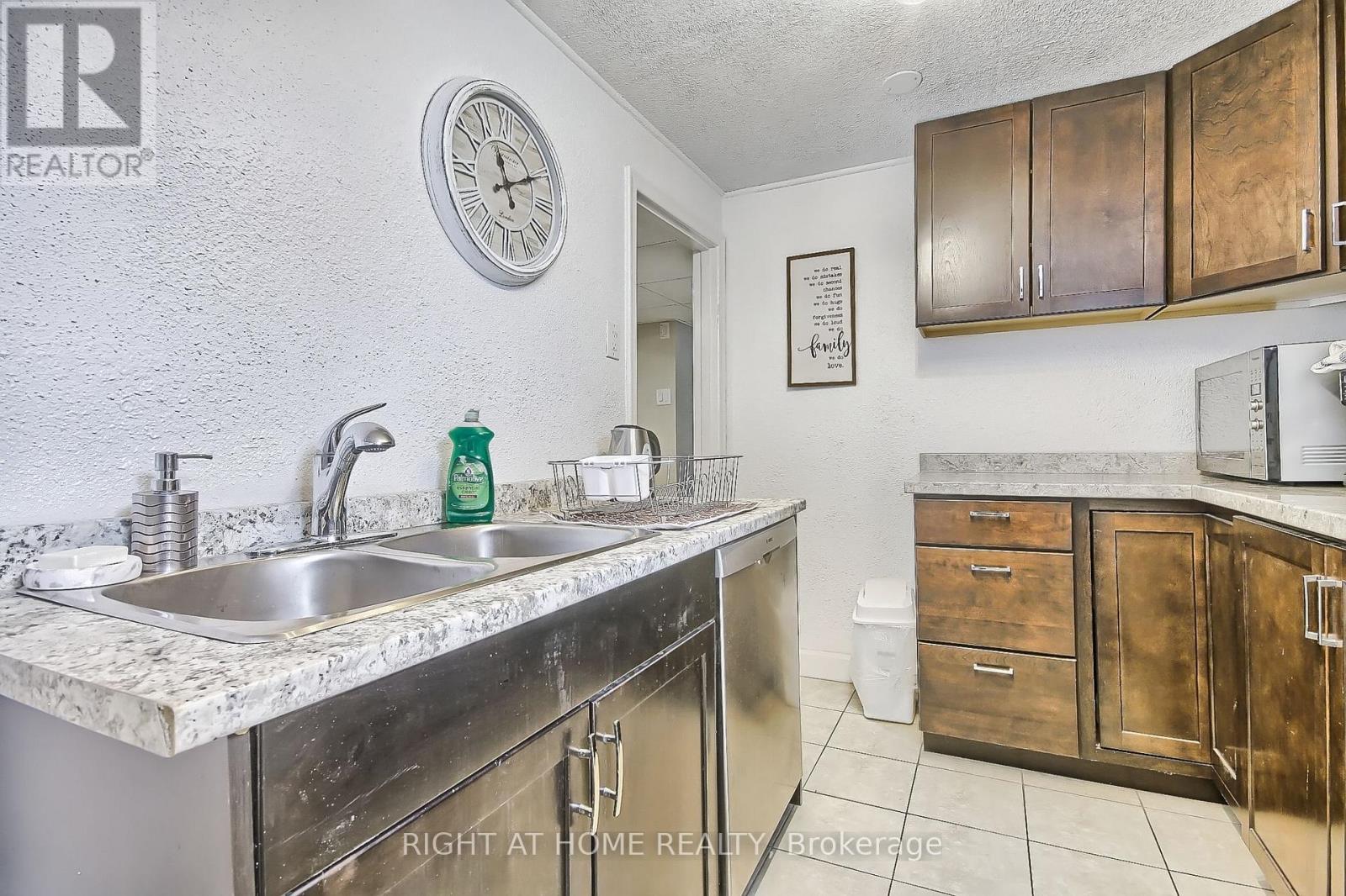 122 Elvaston Drive, Toronto, Ontario  M4A 1N6 - Photo 39 - C13813614