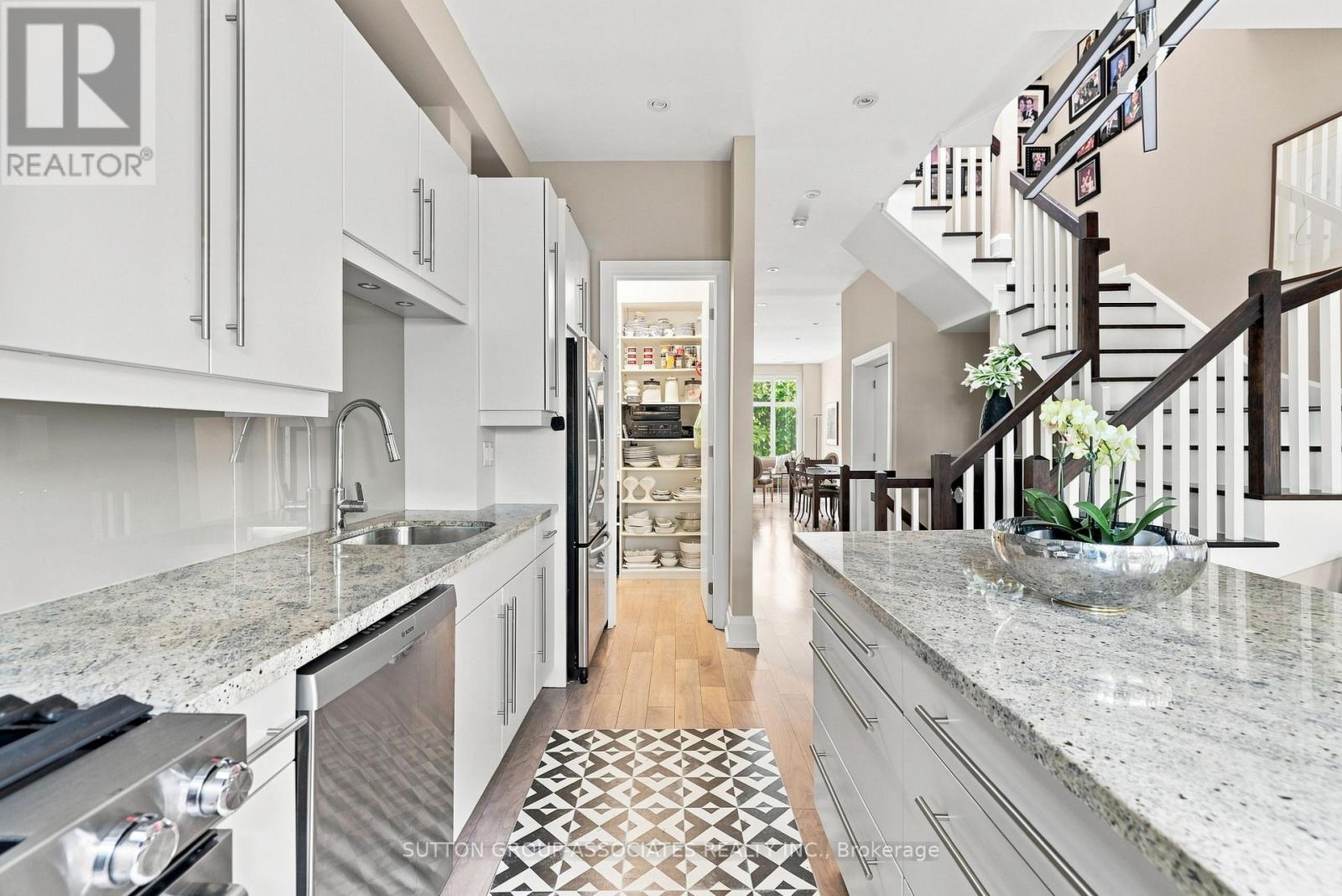 Th9 - 385 Brunswick Avenue, Toronto, Ontario  M5R 3R1 - Photo 11 - C13813674