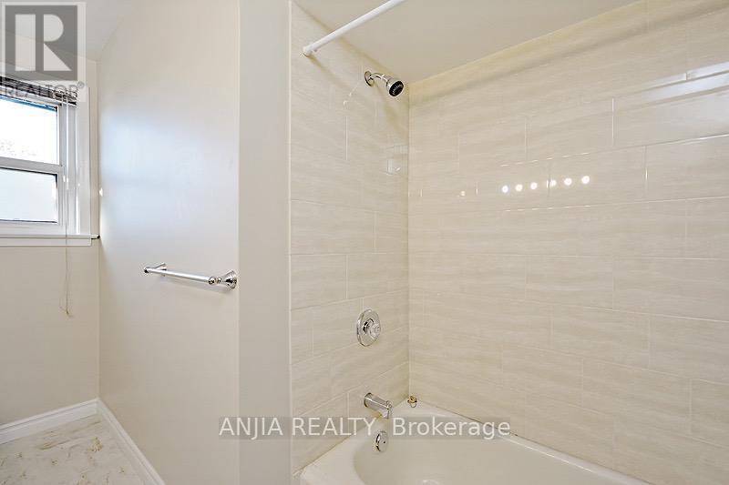 Upper - 80 Alamosa Drive, Toronto, Ontario  M2J 2N9 - Photo 12 - C13813758