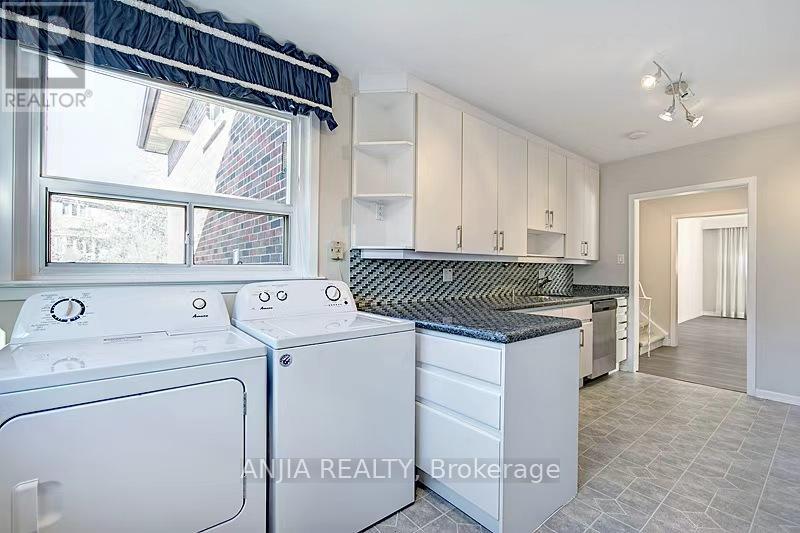 Upper - 80 Alamosa Drive, Toronto, Ontario  M2J 2N9 - Photo 9 - C13813758