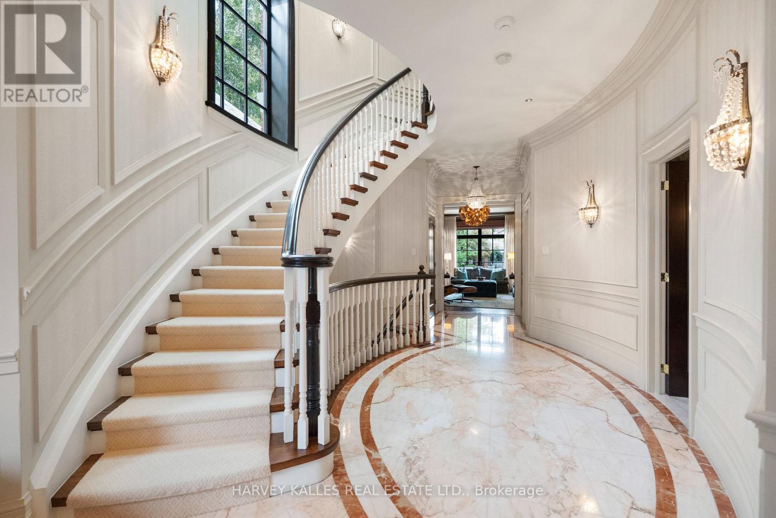 92 South Drive, Toronto, Ontario  M4W 1R6 - Photo 15 - C13813766