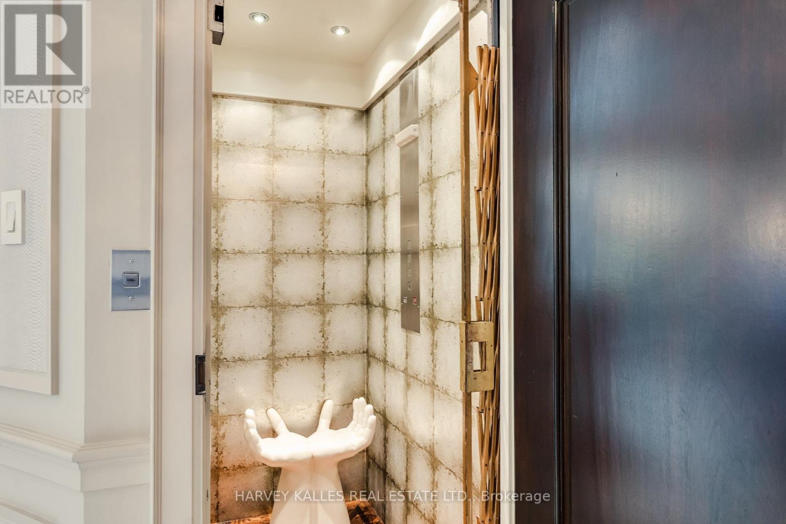 92 South Drive, Toronto, Ontario  M4W 1R6 - Photo 16 - C13813766