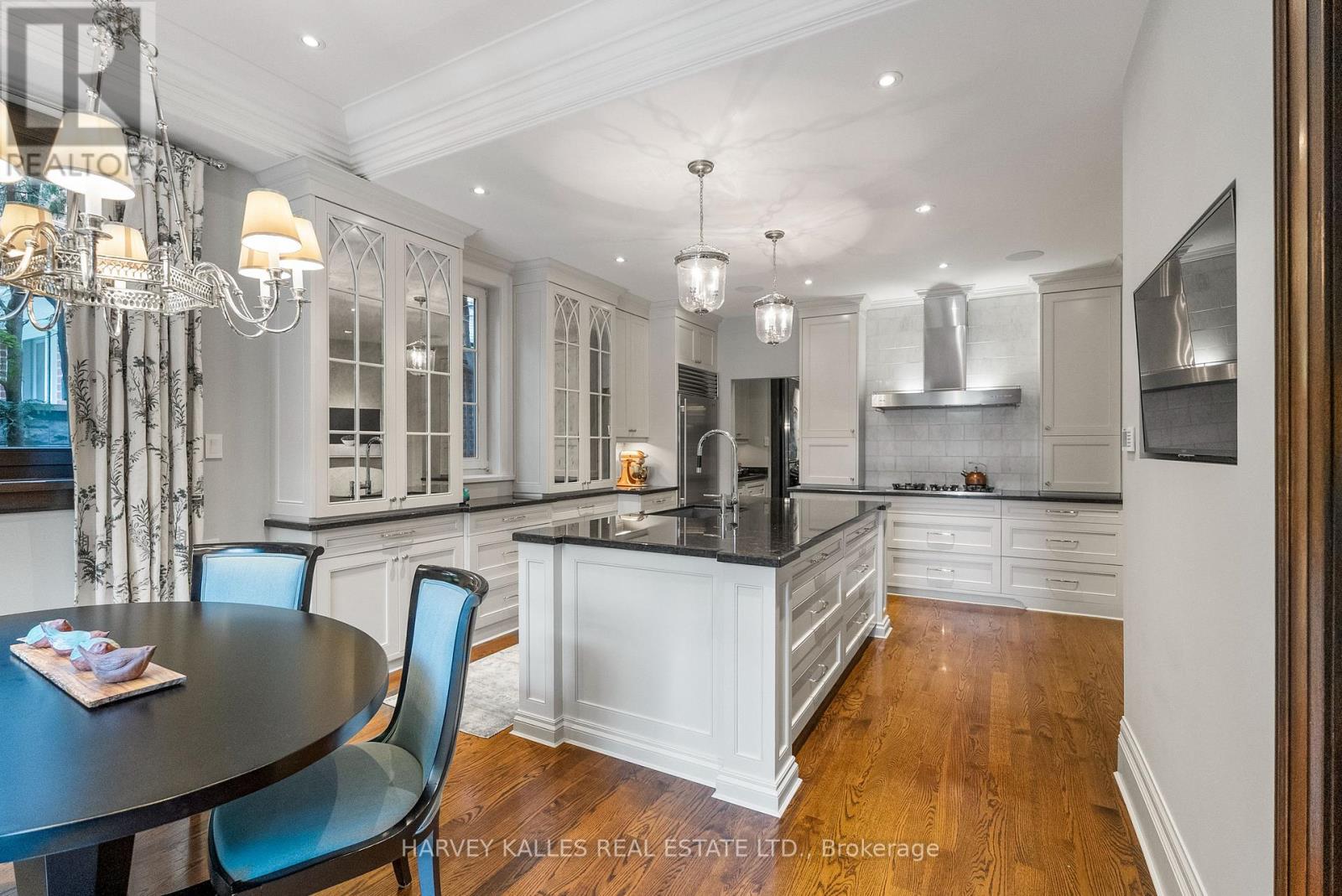92 South Drive, Toronto, Ontario  M4W 1R6 - Photo 20 - C13813766