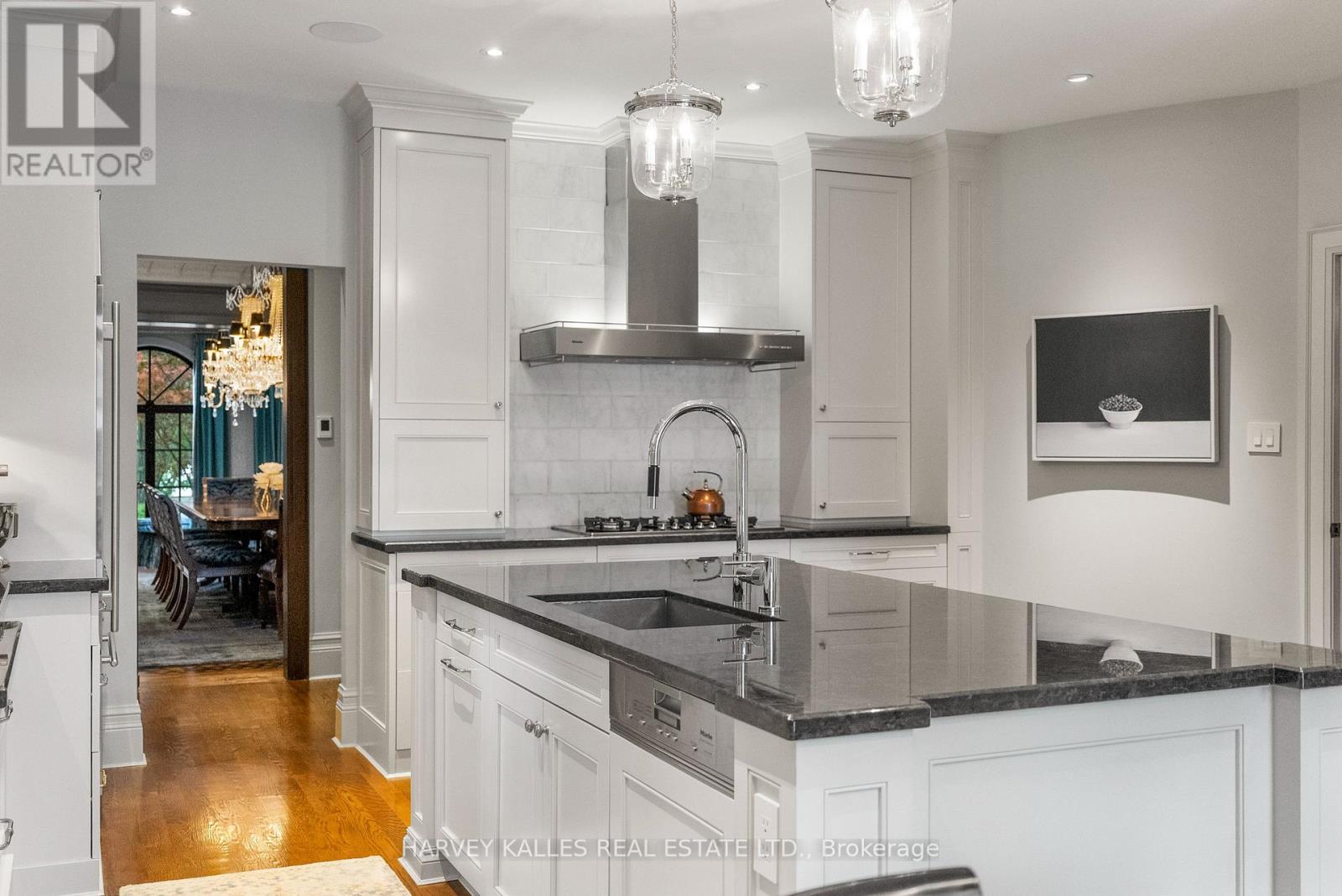 92 South Drive, Toronto, Ontario  M4W 1R6 - Photo 21 - C13813766