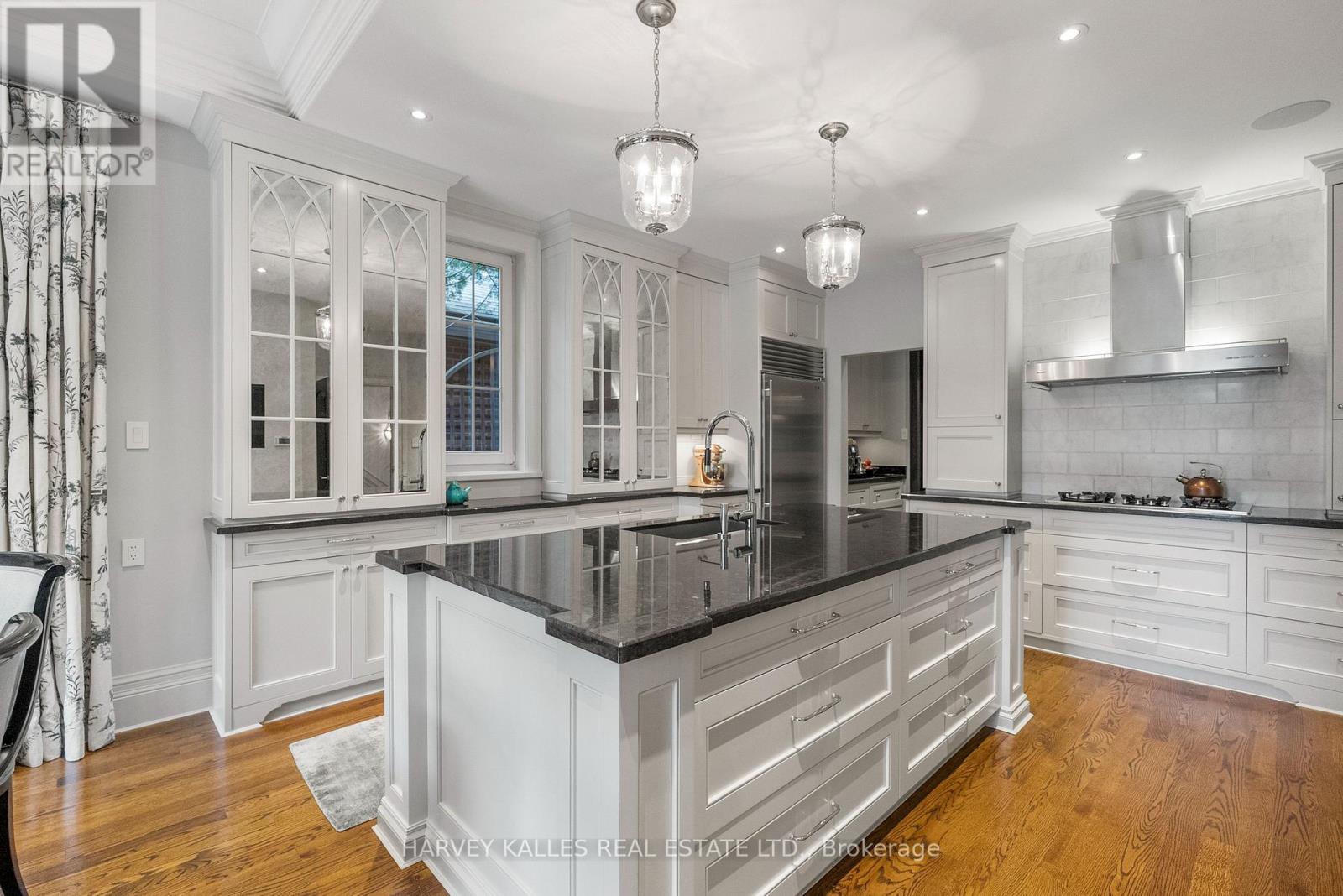 92 South Drive, Toronto, Ontario  M4W 1R6 - Photo 22 - C13813766