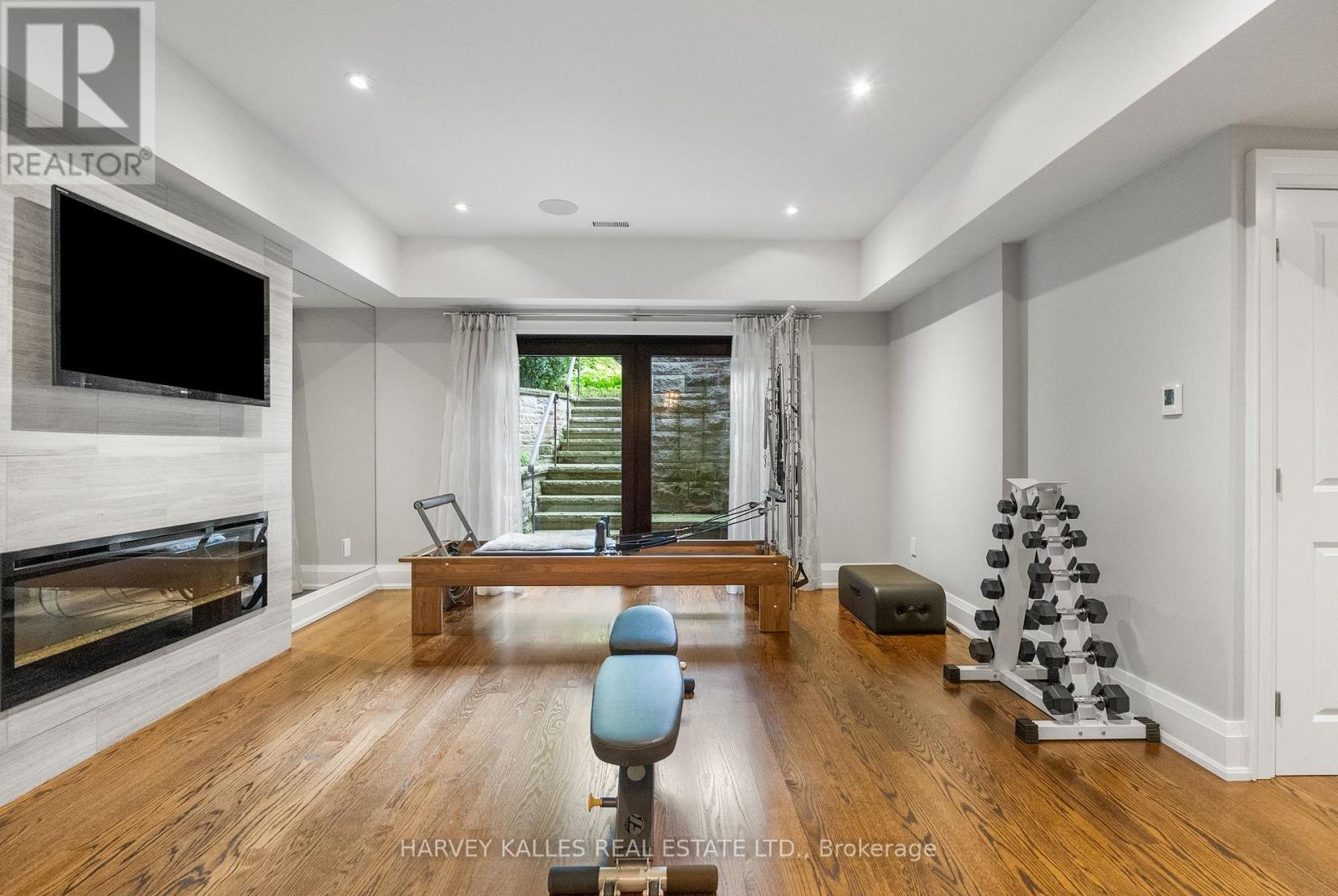 92 South Drive, Toronto, Ontario  M4W 1R6 - Photo 30 - C13813766