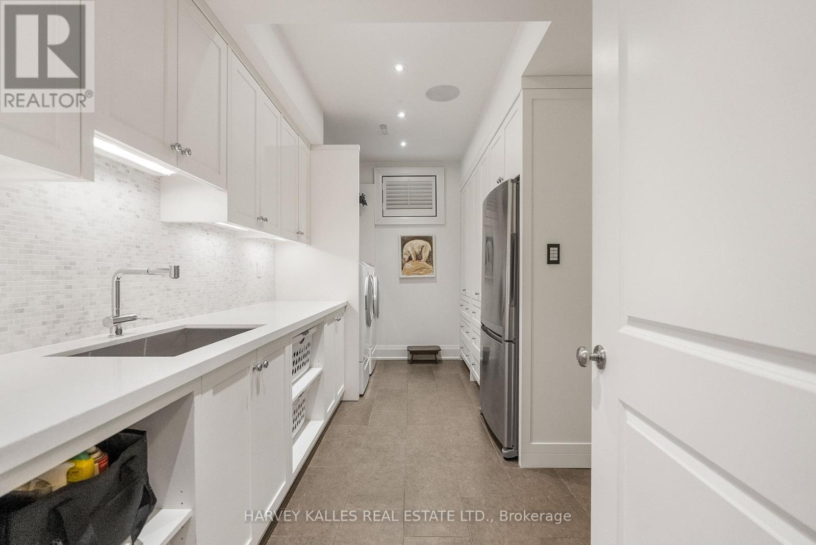 92 South Drive, Toronto, Ontario  M4W 1R6 - Photo 34 - C13813766