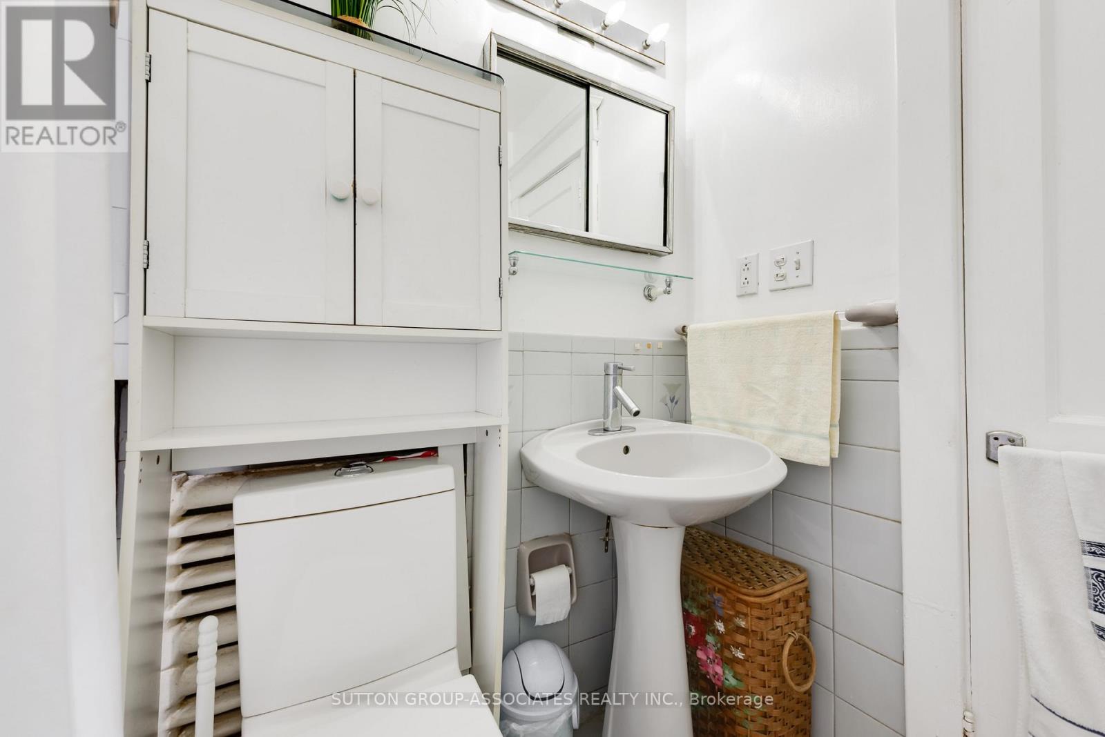 368 Glenholme Avenue, Toronto, Ontario  M6E 3E5 - Photo 13 - C13813884