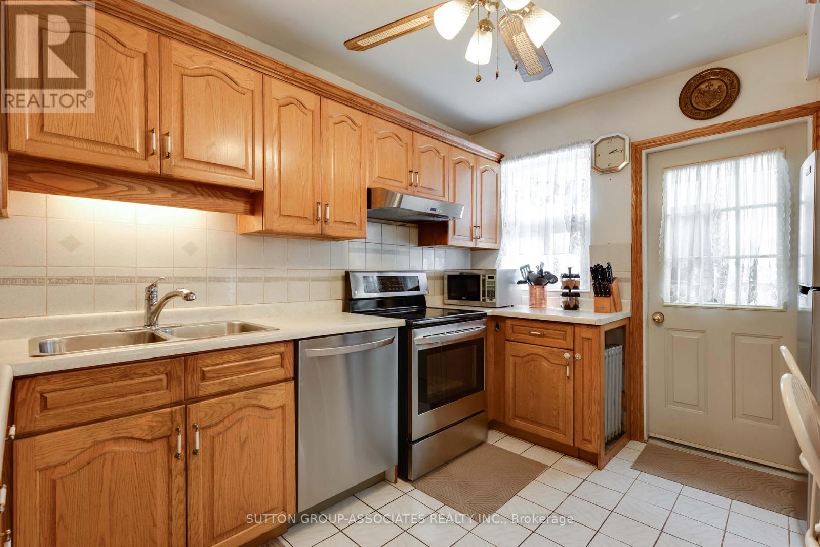 368 Glenholme Avenue, Toronto, Ontario  M6E 3E5 - Photo 8 - C13813884