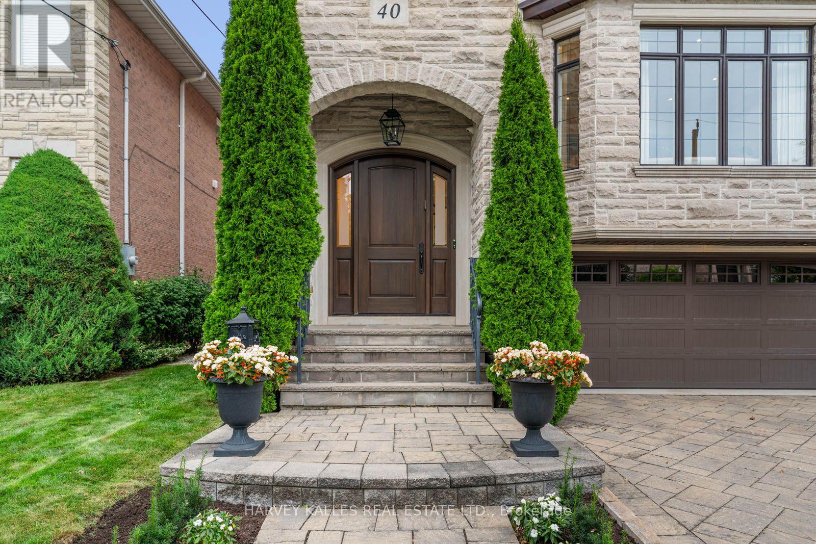 40 Sultana Avenue, Toronto, Ontario  M6A 1T1 - Photo 2 - C13813886