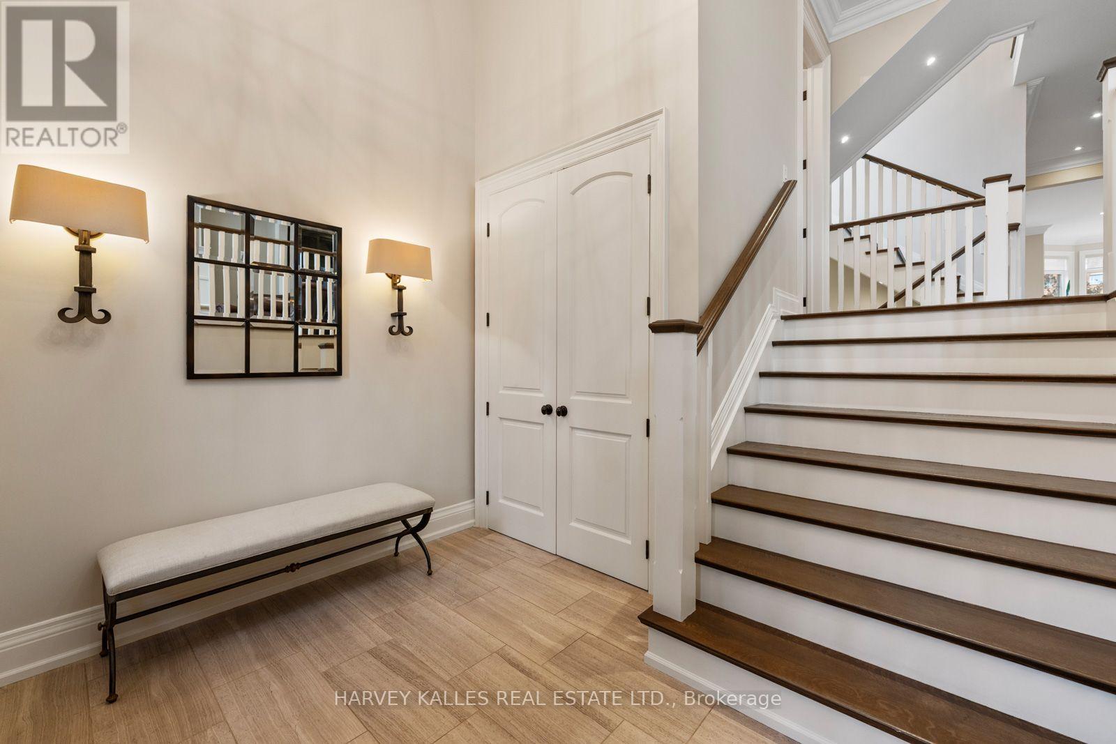 40 Sultana Avenue, Toronto, Ontario  M6A 1T1 - Photo 3 - C13813886