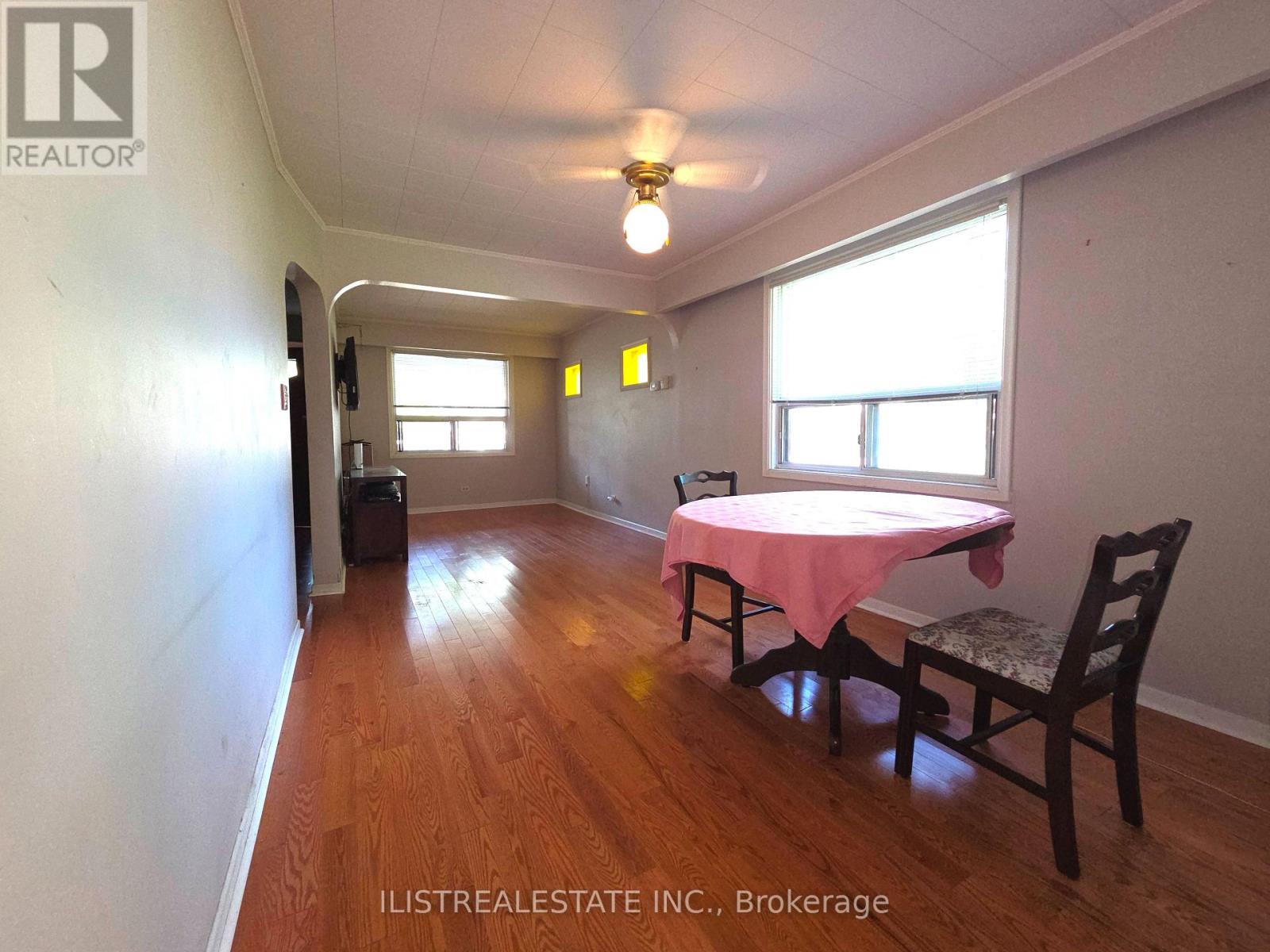 213 Blantyre Avenue, Toronto, Ontario  M1N 2R7 - Photo 5 - E13813636
