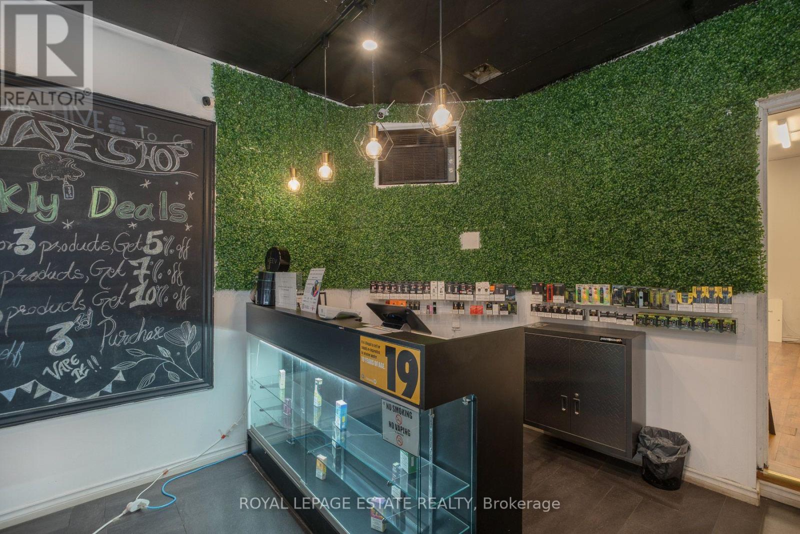 1562 Queen Street E, Toronto, Ontario  M4L 1E9 - Photo 8 - E13813862