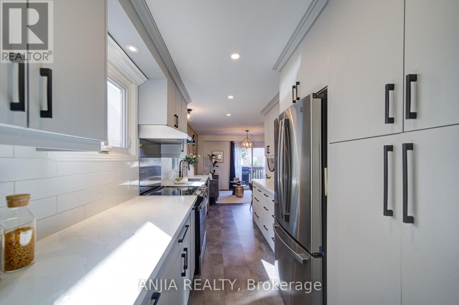 63 Enchanted Hills Crescent, Toronto, Ontario  M1V 3N9 - Photo 18 - E13813866