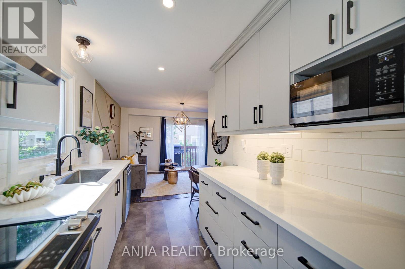63 Enchanted Hills Crescent, Toronto, Ontario  M1V 3N9 - Photo 19 - E13813866