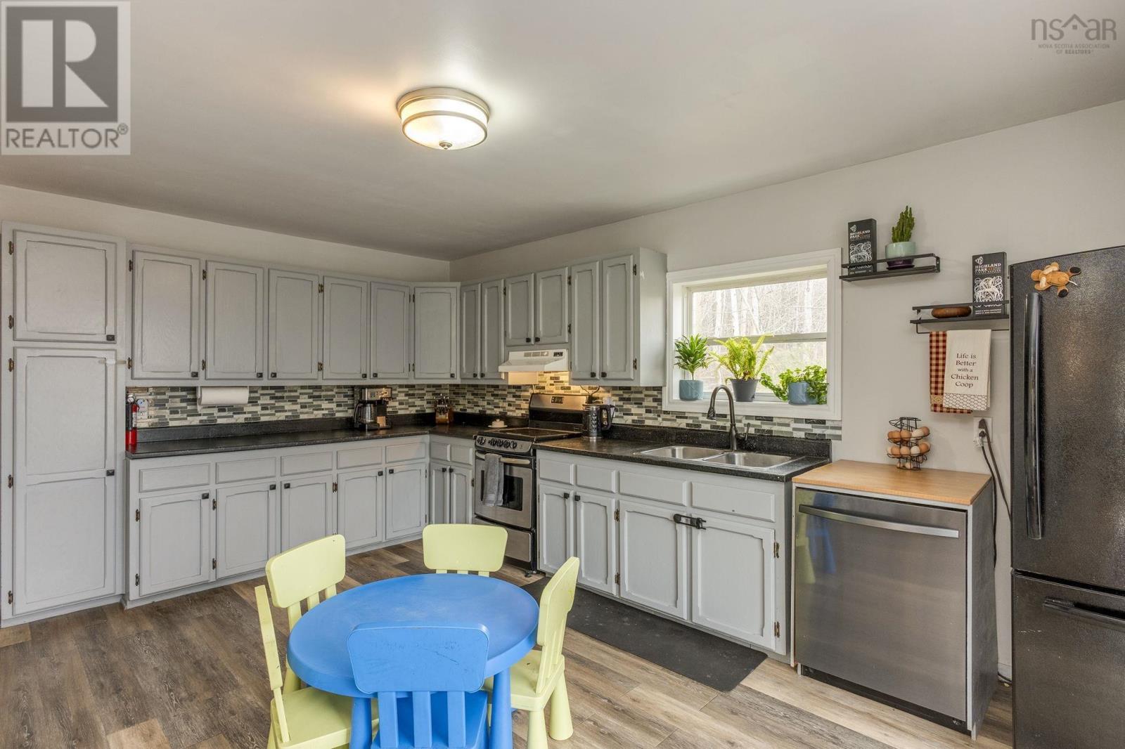 40 Mount Hanley Road photo 9