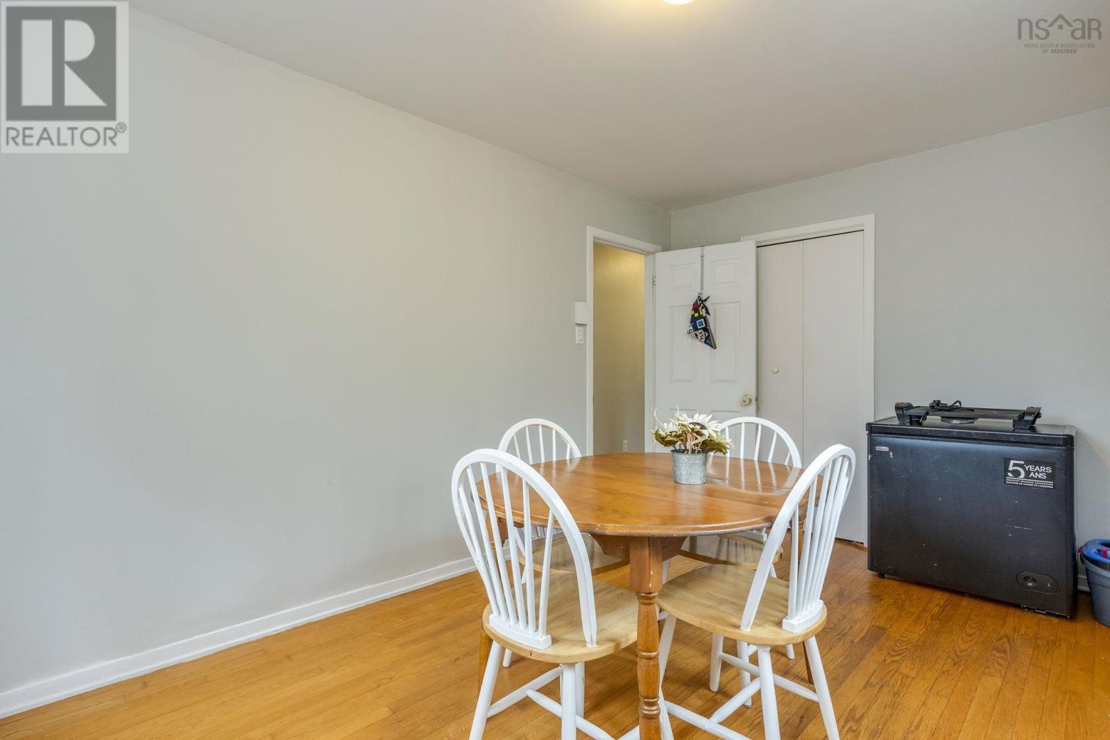40 Mount Hanley Road photo 15