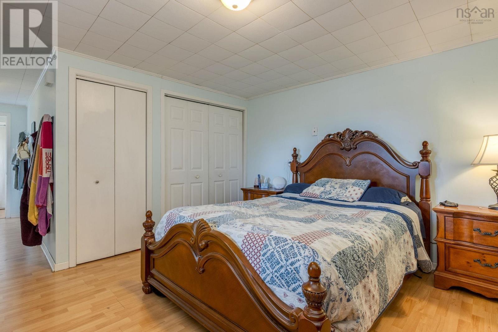 40 Mount Hanley Road photo 32