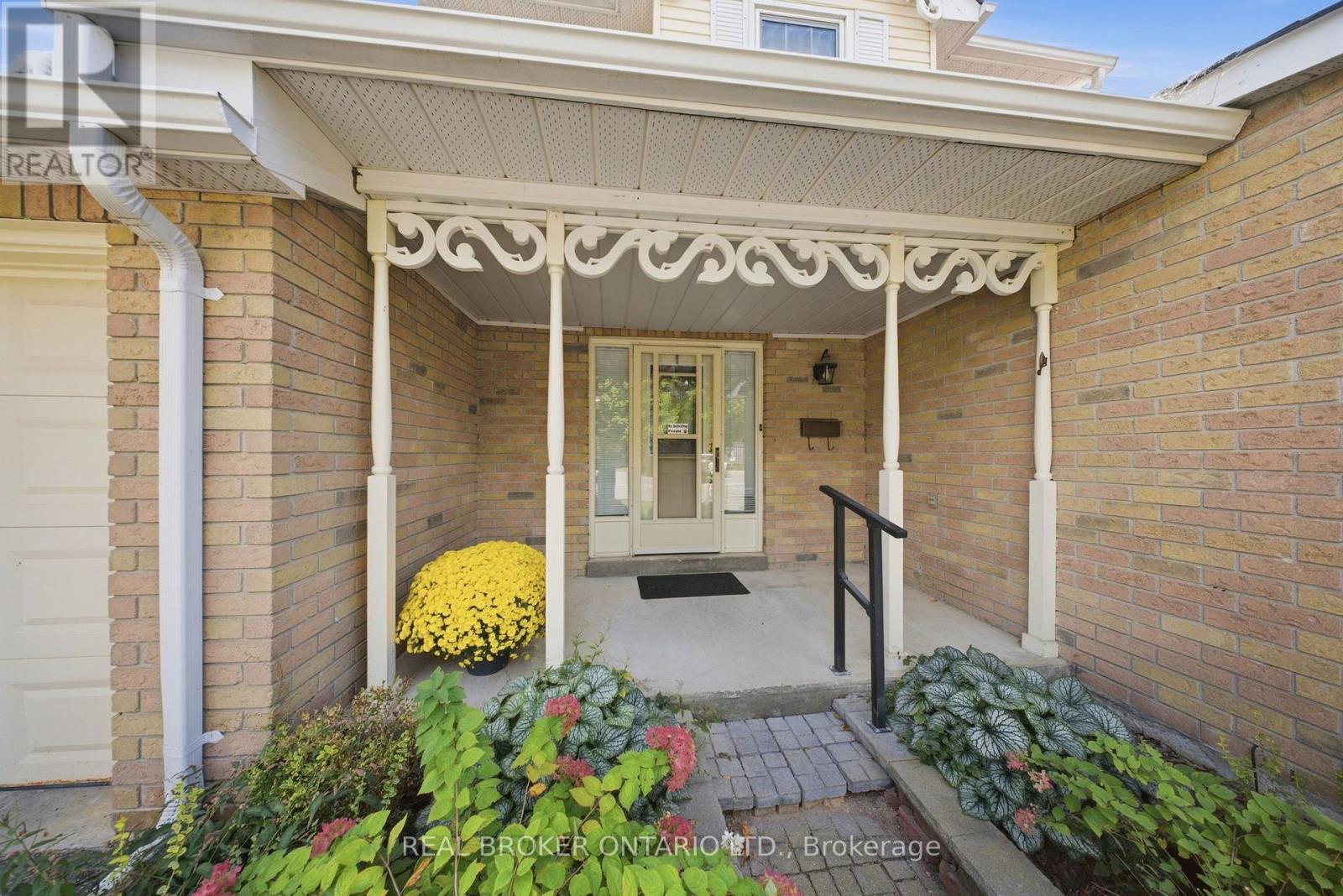 21 Adams Court, Uxbridge, Ontario  L9P 1G2 - Photo 4 - N13813620