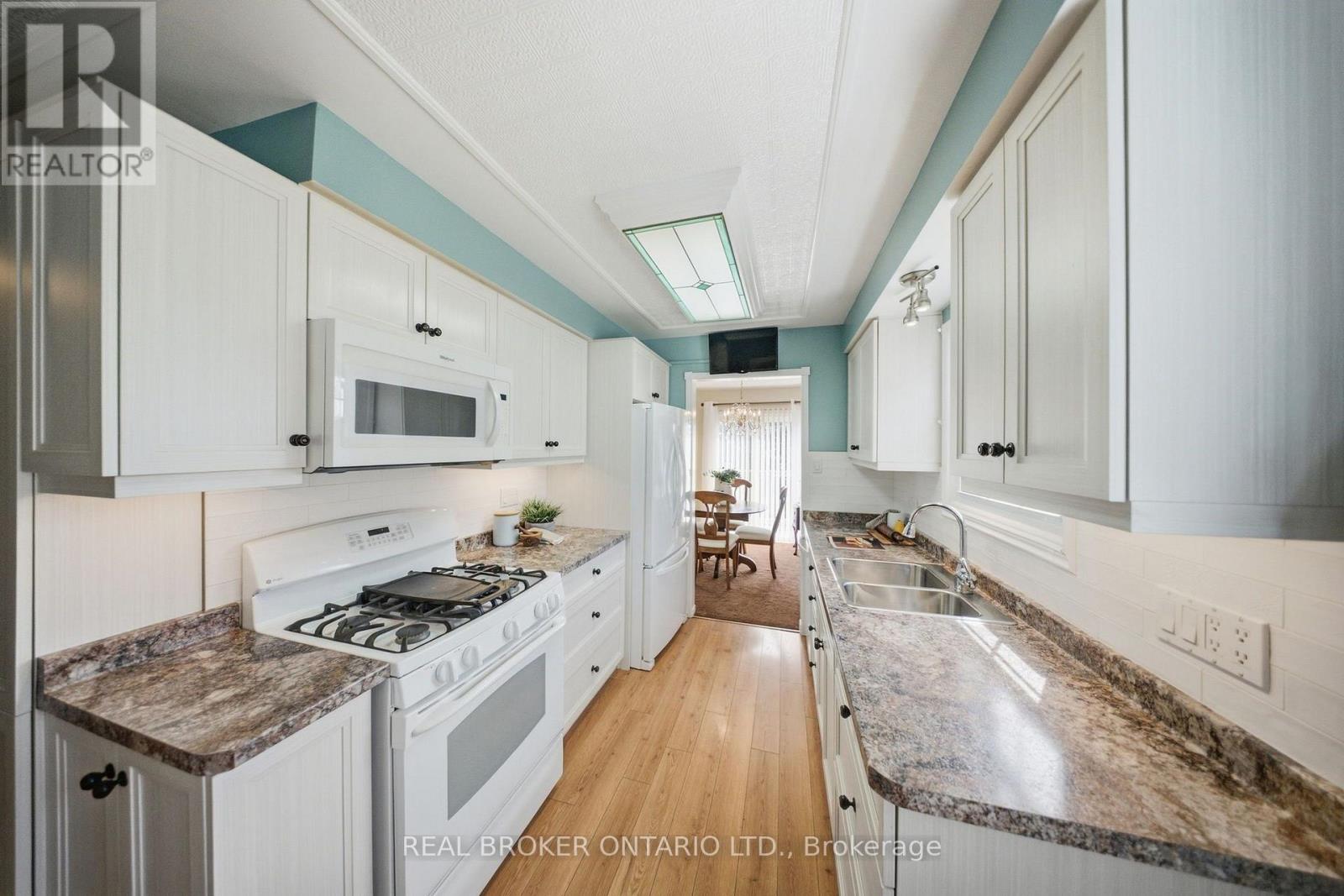 21 Adams Court, Uxbridge, Ontario  L9P 1G2 - Photo 8 - N13813620