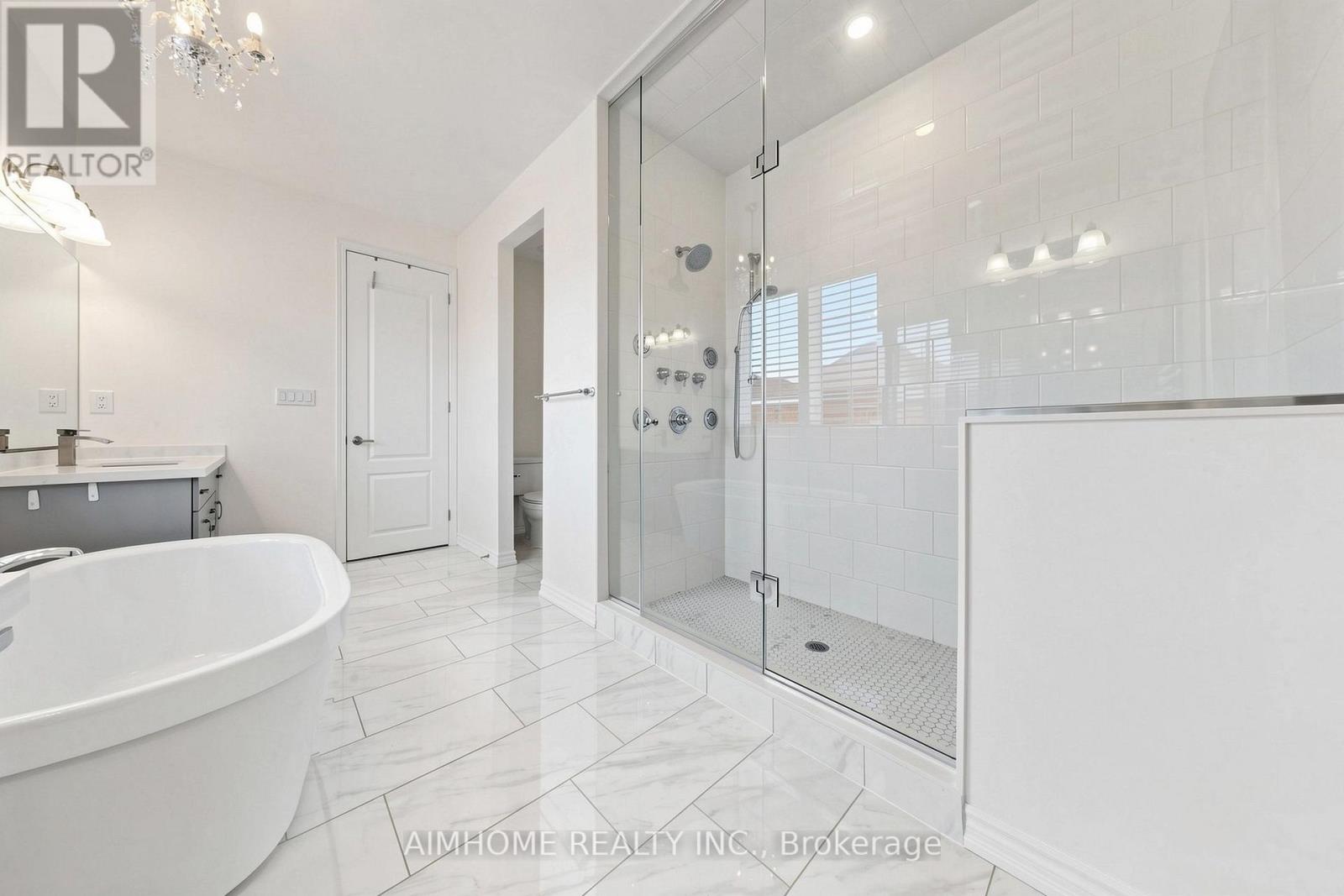 48 Pierre Berton Boulevard, Vaughan, Ontario  L0J 1C0 - Photo 23 - N13813696