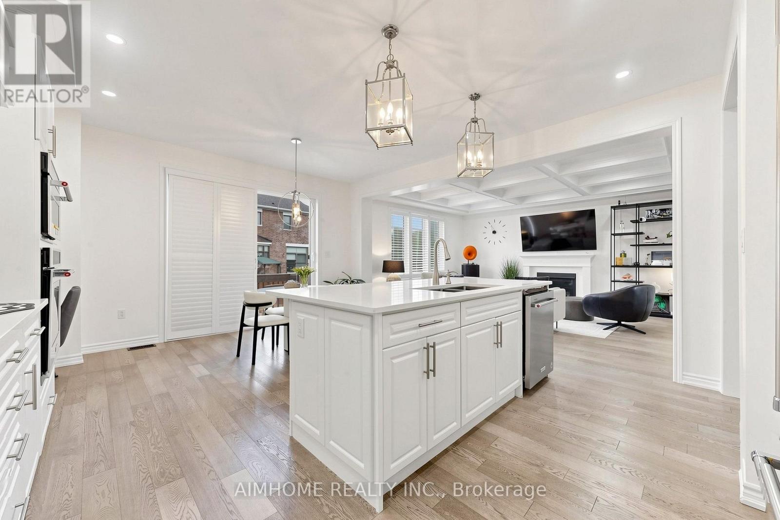 48 Pierre Berton Boulevard, Vaughan, Ontario  L0J 1C0 - Photo 9 - N13813696