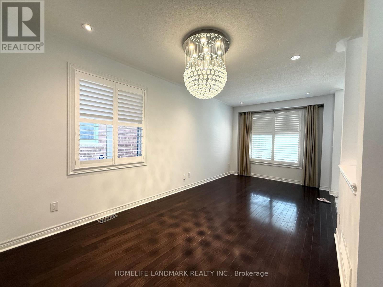 8 Church View Avenue, Markham (Victoria Manor-Jennings Gate), Ontario  L6C 0L6 - Photo 3 - N13813876