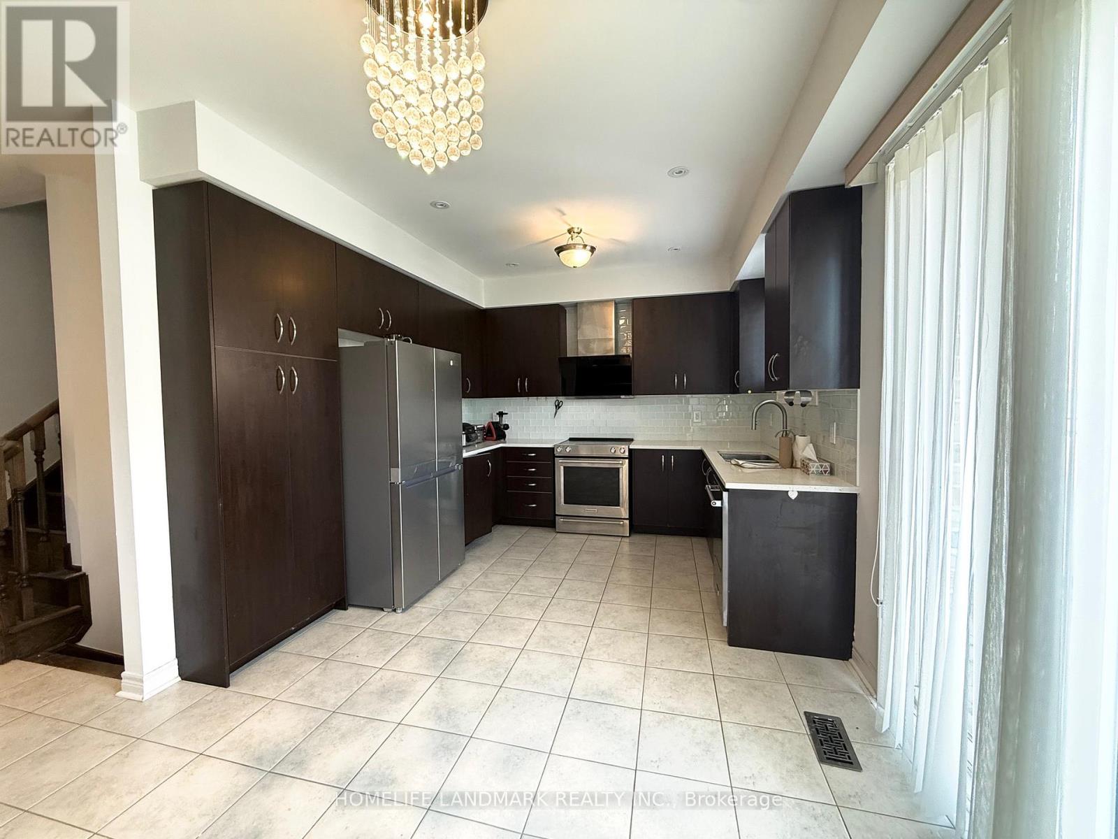 8 Church View Avenue, Markham (Victoria Manor-Jennings Gate), Ontario  L6C 0L6 - Photo 6 - N13813876