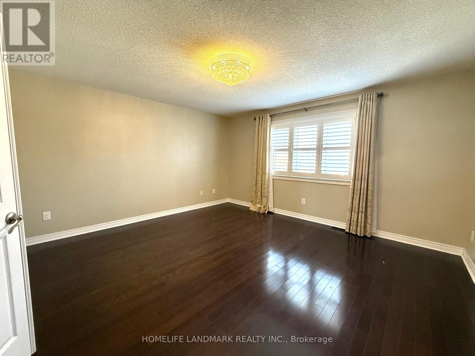 8 Church View Avenue, Markham (Victoria Manor-Jennings Gate), Ontario  L6C 0L6 - Photo 7 - N13813876