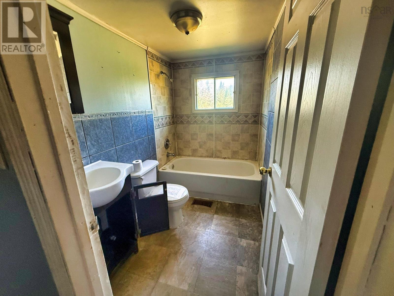 557 St Peters Fourchu Road, Lower L'ardoise, Nova Scotia  B0E 1W0 - Photo 10 - 202624011
