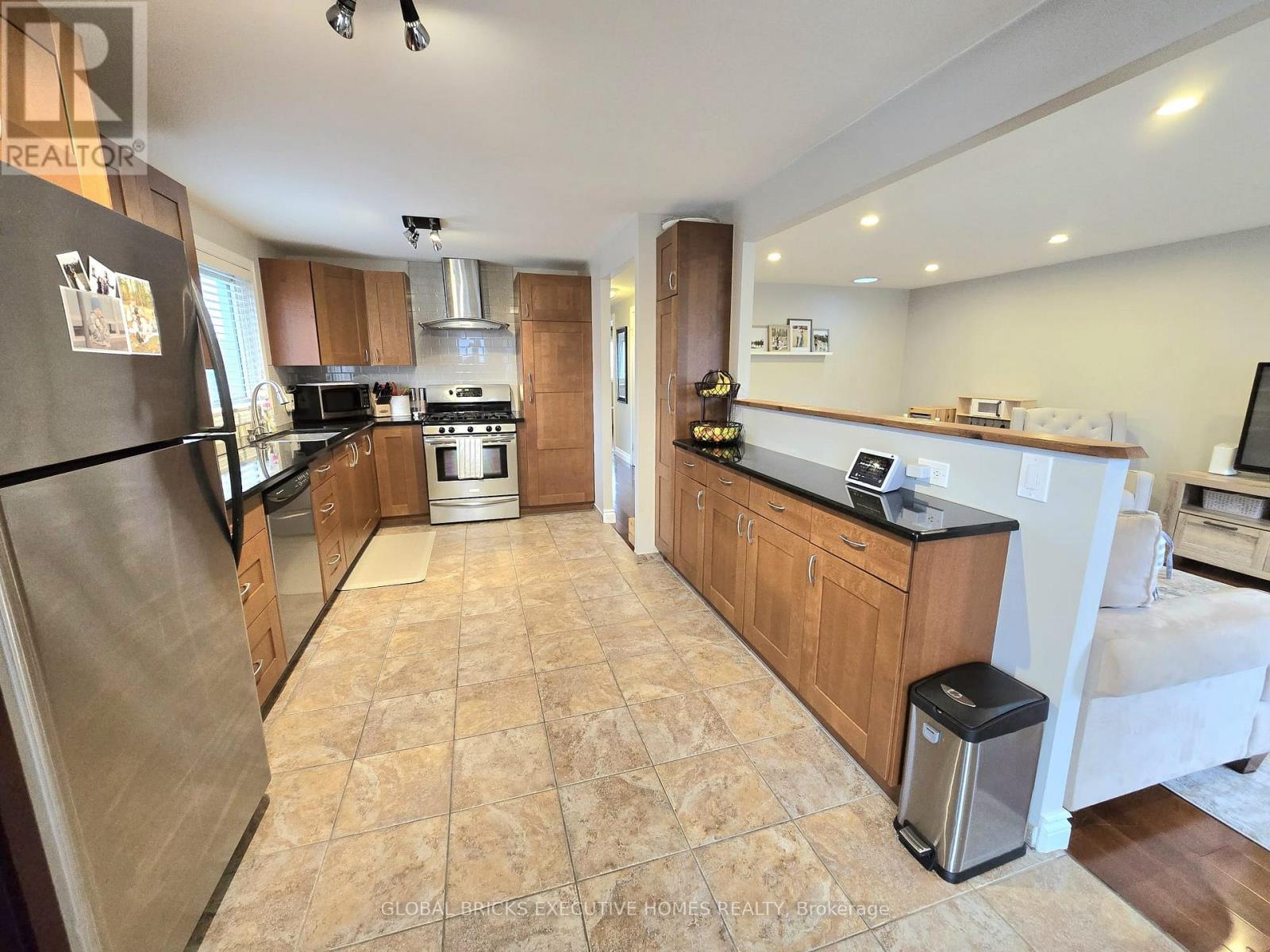 Main - 27 Browning Trail, Barrie (Letitia Heights), Ontario  L4N 5A5 - Photo 3 - S13813596
