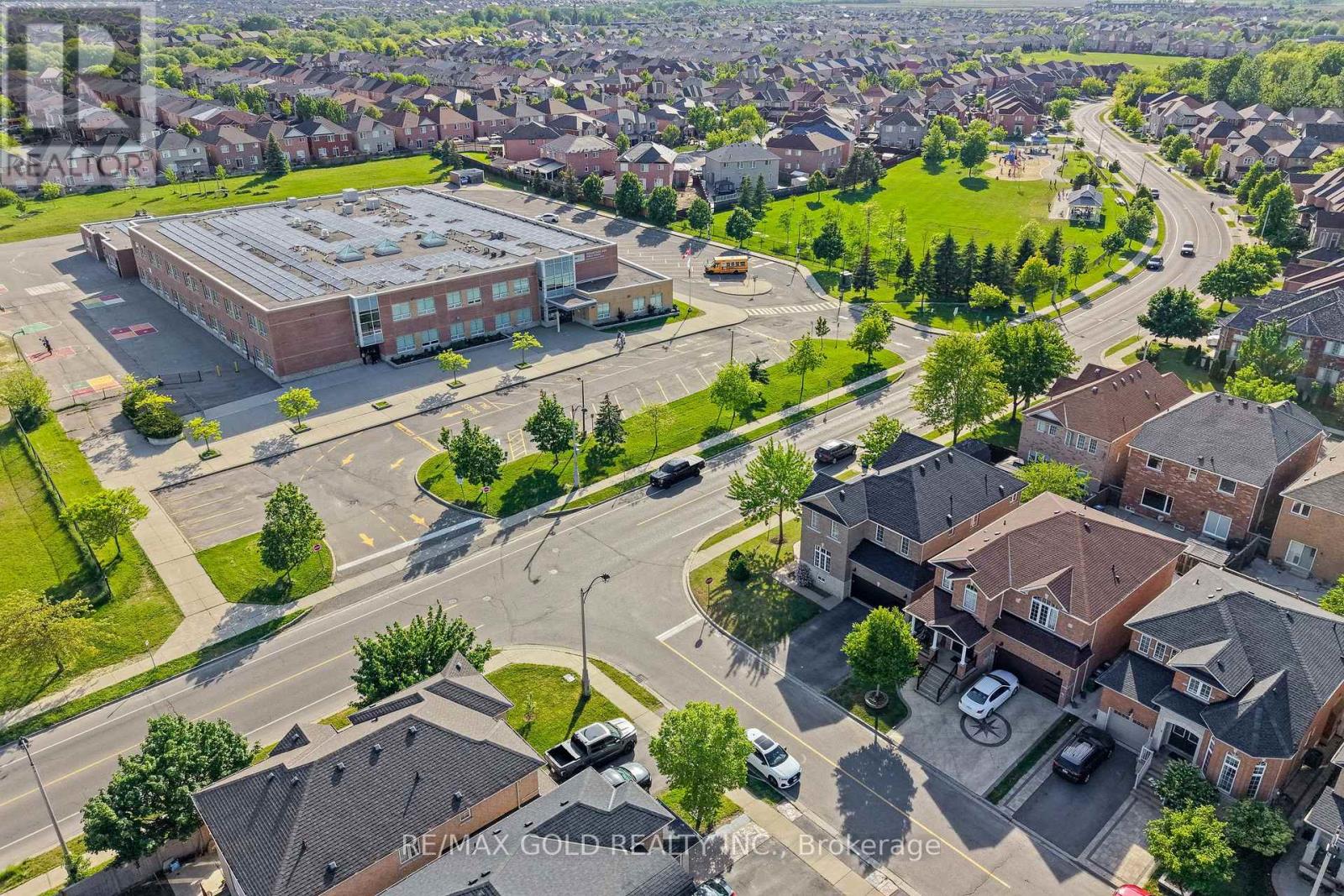 261 Mountainash Road, Brampton (Sandringham-Wellington), Ontario  L6R 3M3 - Photo 45 - W13813798
