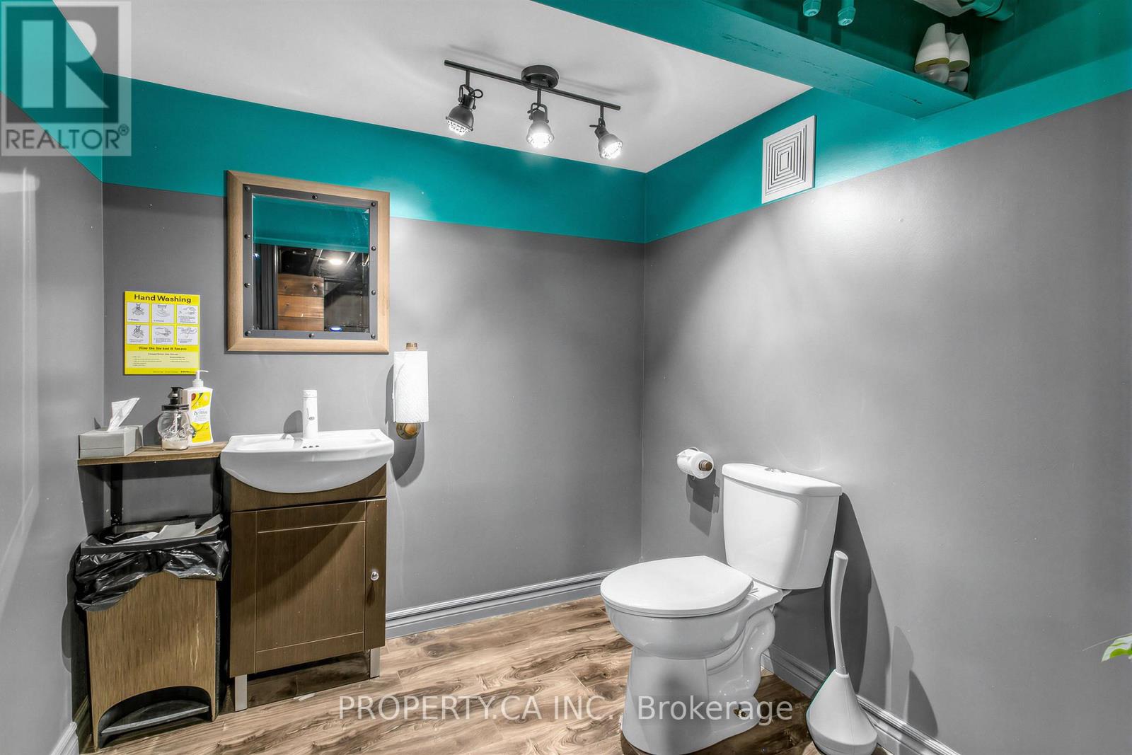 420 Royal York Road, Toronto, Ontario  M8Y 2R9 - Photo 23 - W13813908