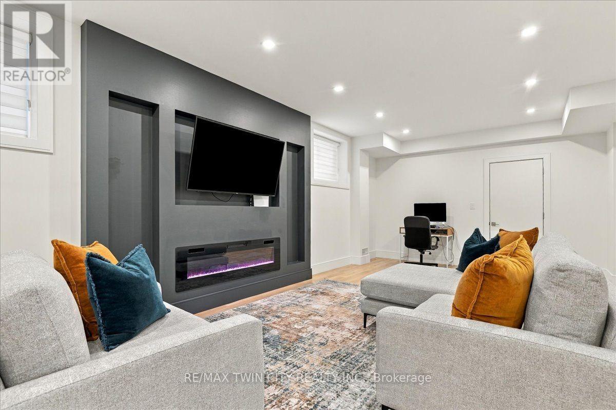 320 Otterbein Road, Kitchener, Ontario  N2B 0A7 - Photo 40 - X13813782