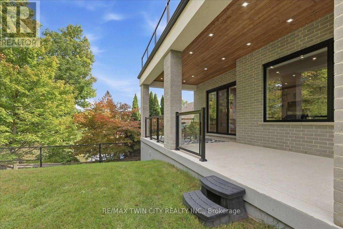 320 Otterbein Road, Kitchener, Ontario  N2B 0A7 - Photo 45 - X13813782