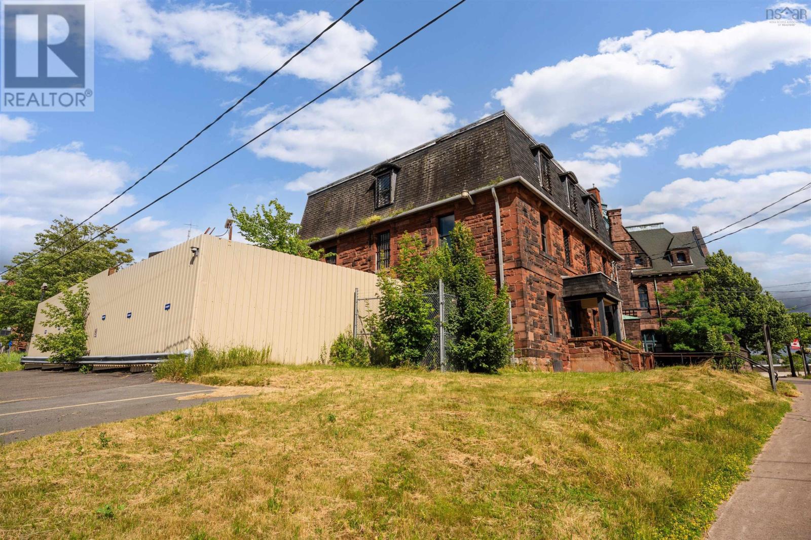 1 Lawrence Street, Amherst, Nova Scotia  B4H 3G4 - Photo 7 - 202619074