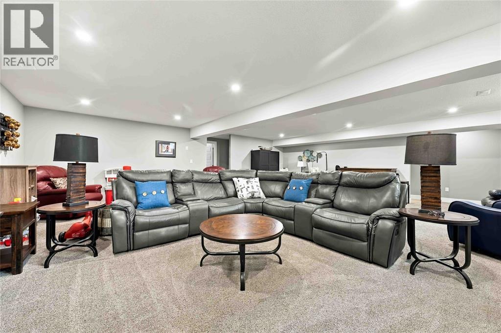 740 REMINGTON COURT photo 27