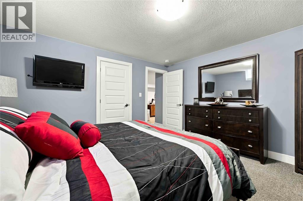 740 REMINGTON COURT photo 30