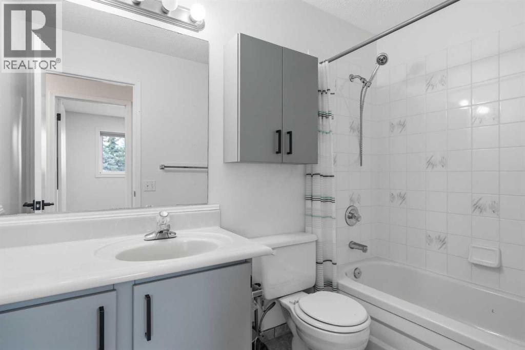 48 West Aarsby Road, Cochrane, Alberta  T4C 1L3 - Photo 15 - A2341434