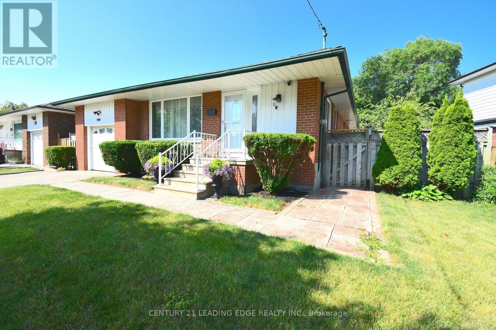 84 Allanford Road, Toronto, Ontario  M1T 2N5 - Photo 3 - E13813854