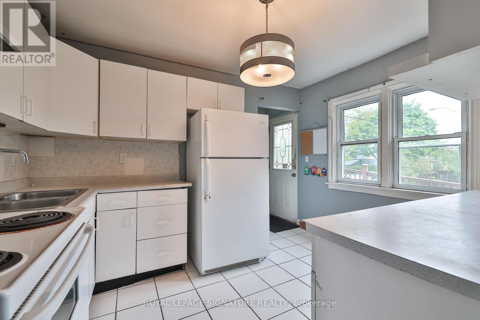 178 Angelene Street, Mississauga, Ontario  L5G 1X2 - Photo 14 - W13222546