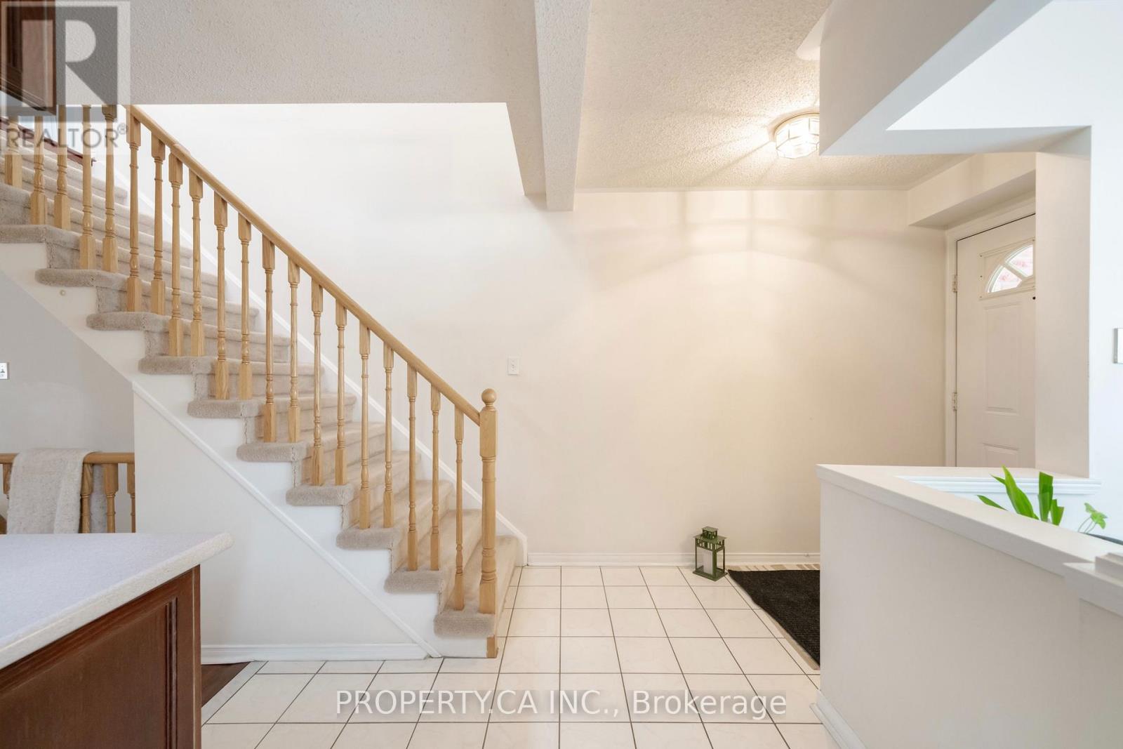 72 Desert Sand Drive, Brampton, Ontario  L6R 1V6 - Photo 4 - W13580614