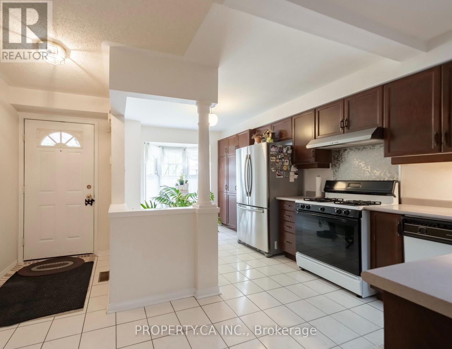 72 Desert Sand Drive, Brampton, Ontario  L6R 1V6 - Photo 6 - W13580614